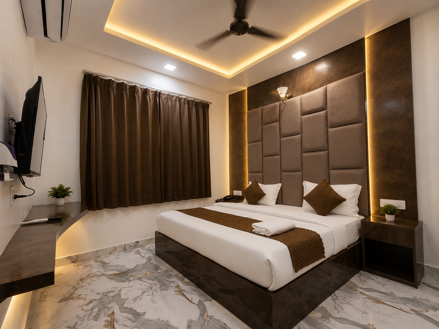 DELUXE ROOM